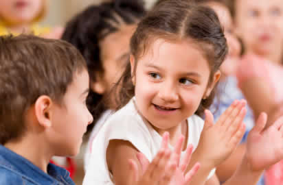 Como ajudar a criança a se adaptar a uma nova turma na escola?